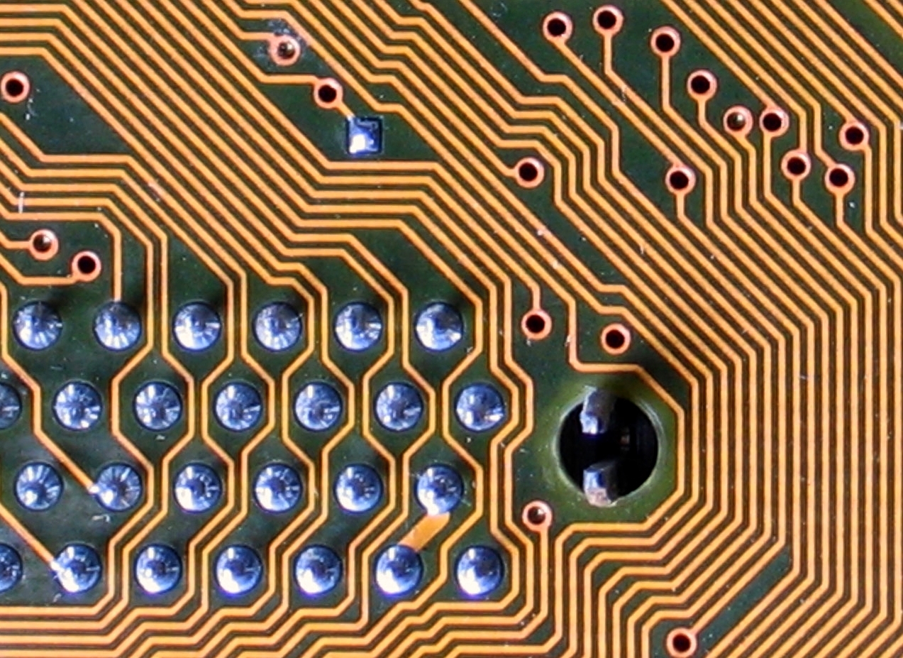 Circuiti stampati: le vie dei dati che X-Varco sorveglia